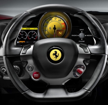 Il volante originale in una immagine ufficiale Ferrari